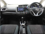 ◆視界広々で非常に運転しやすくロングドライブでも疲れを感じさせないすっきりとまとまったインパネ周りです。