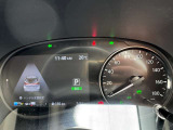 多機能なスピードメーターで運転支援システムの設定も可能です。