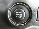 【プッシュスタート】スマートキーを携帯して、ブレーキを踏みながらスタートスイッチを押すだけでエンジンがかけられます。