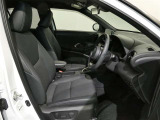 高いホールド性で運転姿勢が安定します。長距離ドライブでも疲れにくいのが魅力です。快適なドライビングライフをお送りください♪
