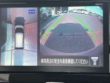 アラウンドビューモニターまるで車を真上から映したような映像で、前後左右の感覚が分かります♪車庫入れや駐車時に大活躍の機能です。