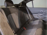 BMWの大きなシートは疲れにくく、搭乗者を包み込んでくれる安心感が御座います。