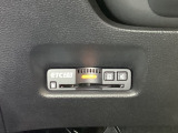 ハンドルの左下にETC2.0がついています。高速道路の料金所の通過も楽々です。 カードの取り出しもしやすい場所についています。
