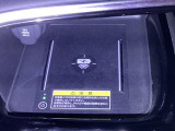 Qi対応のスマートフォンを置くだけで充電ができます。【アクセサリーソケット(電源ソケット)】電源からケーブルをつなげば、スマートフォンなどの電子機器の充電などを行うことができます!