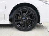 純正18インチアルミホイール装備・タイヤサイズ225/40R18