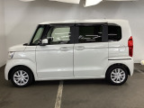 狭い駐車場でも、スライドドアならチャイルドシートへのお子さまの乗降や荷物の積載もスムーズ。