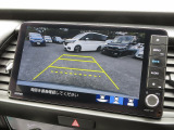 ギヤをRに入れるとナビの画面に後ろの映像が映るリヤカメラ付!後退時の安全確認やコンディションの悪い視界でもカラーバックモニターがドライバーをサポート☆☆☆