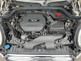 【エンジンルーム】エンジンの調子も良好です。ご納車前にはオイル類の交換もしっかり行います。