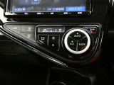 オートエアコンは、設定温度に自動で調整してくれるので車内は、いつも快適にしてくれます。