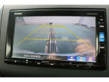 バックカメラを搭載しておりガイドラインも表示されますので車庫入れも安心ですね♪