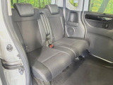 後部座席も気になるようなキズ・汚れやへたり等、大きなダメージはなく、良好な状態です。