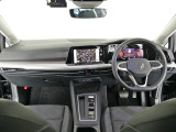 シンプルなデザインで視認性の高いインパネです。スイッチ類も大きく運転しながらの操作性も高い造りとなっています。