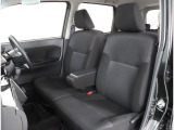 長時間の運転も疲れにくいフロントシート!体をしっかり支えてくれて運転がしやすい形状です!