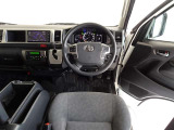 視界良好、操作しやすい運転席です。