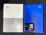 スマートキーは鍵をバッグに入れたままでもドアロックの開閉やエンジンのON・OFFができます。夜間や雨の日も鍵を探さなくて良いので便利です。