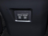 USBポート付きですので携帯等の充電もできます。