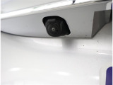 バックカメラが付いているので後方確認が非常にしやすいです。今や運転初心者も熟練者も必須装備!ついていて損はないですね♪