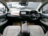 視界がよく、操作性にも優れた運転席まわり。とともに質感にも磨きをかけたインテリアデザイン!