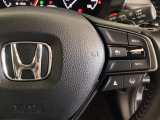 ハンドルにHondaセンシング系のクルーズコントロールやレーンキープアシストなどの操作スイッチが装備されています。ハンドルから手を離さず安全に操作できます。