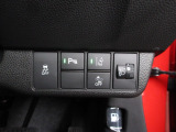パーキングセンサーや横滑りを防ぐVSA等のスイッチ類は運転席の右側、手の届きやすい位置にあります。