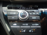 オートエアコンタイプなので細かい操作なしで快適温度に調整してくれます。季節の変わり目のわずらわしさはありませんね。ポッカポカで心地よいシートヒーターも装備されています。