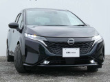 アダプティブLEDヘッドライト。フロントカメラで前方の状況を検知し対向車や先行車に眩しい思いをさせることなく必要なところだけを遠くまで照射します。