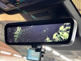 【デジタルインナーミラー】後席の大きな荷物や同乗者で後方が確認しづらい時でも安心!カメラが撮影した車両後方の映像をルームミラー内に表示。クリアな視界で状況の確認が可能です!