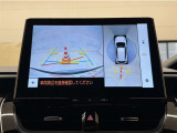 真上から見下ろしたような視点で車とその周囲を確認出来る画面と、車両後方を映し出すバックモニター画面の2つを表示してくれます。