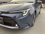 ヘッドライトはキリっとしたデザインに。最近のトヨタ車でのデザインの特徴になっています。センターグリルと繋がりを持たせた形状になっています。