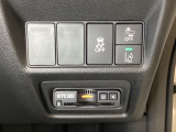 Hondaセンシング用の、VSA(ABS+TCS+横滑り抑制)解除と路外逸脱抑制機能などのオンオフスイッチはハンドルの右側に装備。その下にETC2.0がついています。高速道路の料金所の通過も楽々です。
