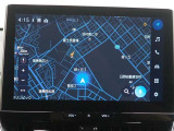 ディスプレイオーディオ(コネクティッドナビ対応)PLUS搭載。T-Connectご契約で2029年5月まで無償で利用できるナビ(期限到来後は有償)と、解約後も利用できる車載ナビが搭載されています。