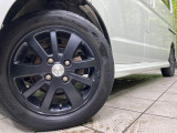 【純正14インチアルミホイール】外観にマッチした純正アルミホイールを装着しております。各種社外アルミホイールや、スタッドレスタイヤも取扱いしております。是非ご相談ください♪
