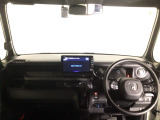 【前方視界】開放的な前方視界!運転がしやすく疲れにくいです♪窓が大きく、見通しがとっても良いおクルマですよ♪