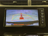バックガイドモニター付きです。車の後方に小型カメラが付いており、バックする際の後方の様子をモニター上に表示します。