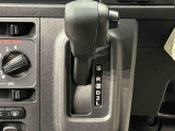 電子制御式4速AT車でスムーズな加速、低燃費と走行中の静粛性に貢献。