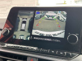 まるで真上から見ているような、視認性の良いアラウンドビューモニターです。駐車が苦手な方でもこれでらくらく駐車できますよ。