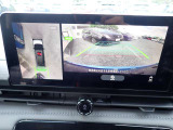 まるでお車を真上から見下ろしたかのような映像をナビに映し出してくれますので狭い駐車場でも周囲を確認する事が出来ますので非常に安心です♪