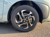 【純正ホイール】純正設計ならではの美しいデザインと精密な仕上げで、車両全体のスタイリングを引き立てます。