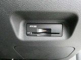 純正ETC2.0付 料金所もスムーズに通れ、割引料金の適用もあります。ビルトインできれいに収まっており、見た目もスマートです。