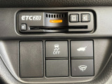 運転席右側にETCや電動リアゲートのスイッチ等がついています。