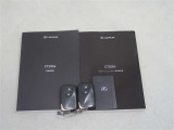 キーを取り出さずにドアを施錠&解錠。クルマの始動も可能です。