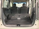 リアシートを倒すと、ラゲッジスペースを広くお使いいただけます!