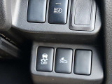 運転席の右側にはハイビームアシスト、VDC、エマージェンシーブレーキのスイッチが有ります。