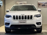 伝統のセブンスロットルグリルが一目でJeepと分かります。