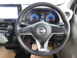 運転が楽しくなる明るく開放的な運転席まわりです。