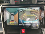 パノラミックビューモニターで、後方と全体を確認しながら安心して駐車することができます