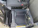 シートアンダーボックスも付いてますね♪