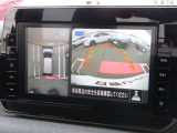 アラウンドビューモニター搭載!9インチ大型ナビモニターに、真上から見下ろしているかのような映像を見ながら安全に駐車できます。さらに人や自転車など周囲に動くものがあると表示とブザーでお知らせします。