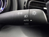 【オートライト】車外の明るさに応じて、自動的にライトの点灯・消灯をしてくれます。