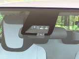 【プリクラッシュセーフティ】前方の車両等を検知し、衝突しそうな時は警報で注意を促し、ブレーキを踏む力をサポート。ブレーキを踏めなかった場合は衝突被害軽減ブレーキが作動、衝突回避をサポートします。